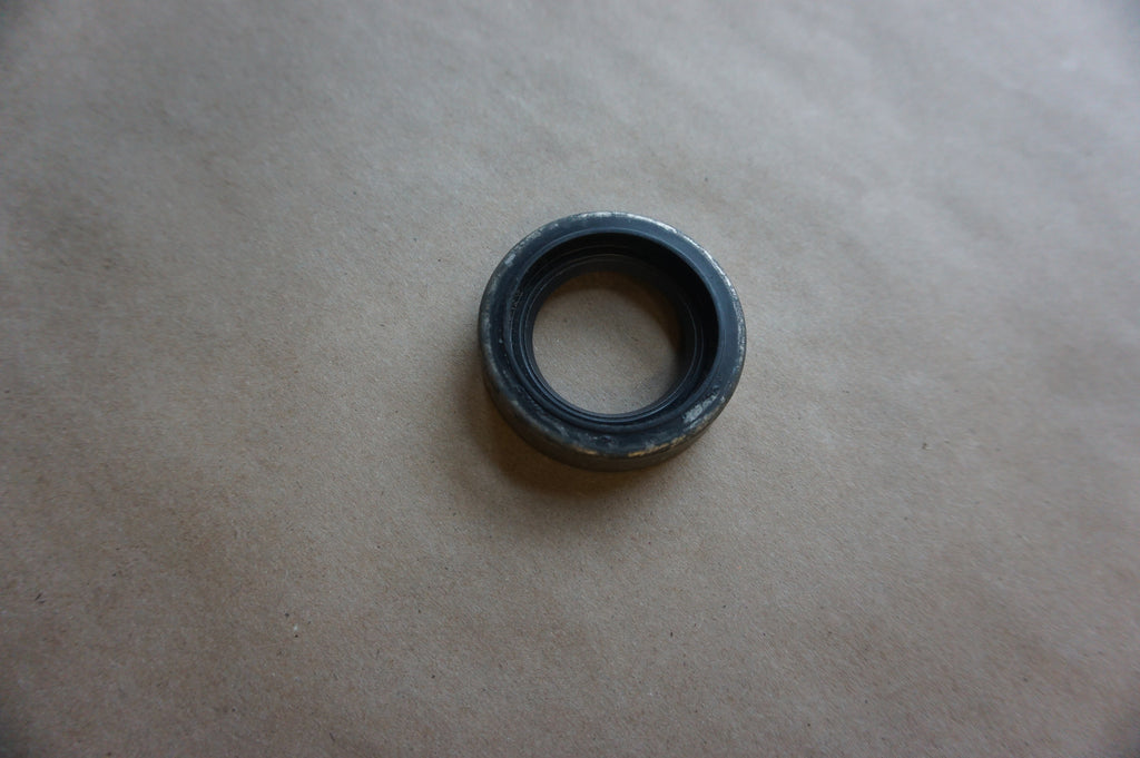 VOLVO 911795 OIL SEAL  18-8349