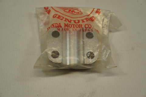 Honda 51634-MA0-003 AXEL HOLDER