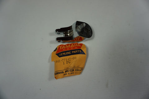 YAMAHA 841-77147-00 HINGE SHROUD